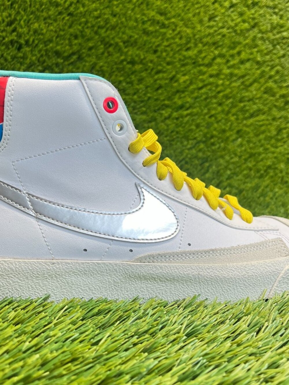 Nike Blazer Mid '77 Boys Size 6.5Y White Silver Athletic Leather Shoes Sneakers‎